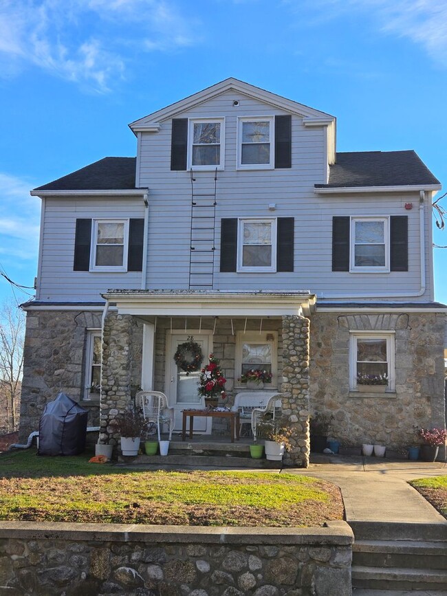 26-30 Pawtuxet Terrace - 26-30 Pawtuxet Terrace Apartment Unit 2nd Floor