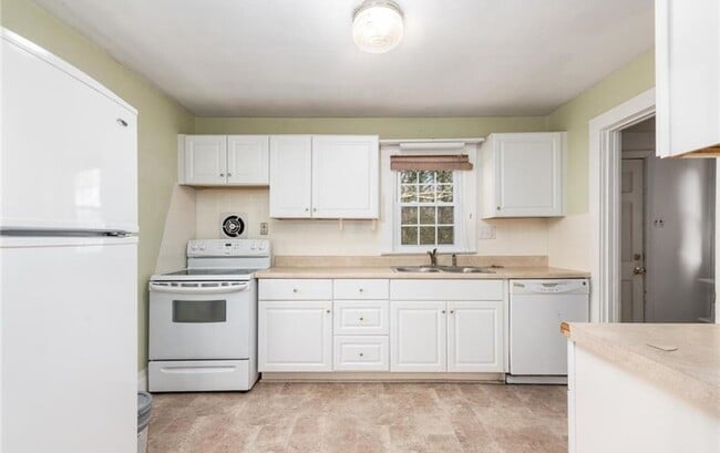 Photo - Amazing 2 bedroom 1 bathroom for rent!