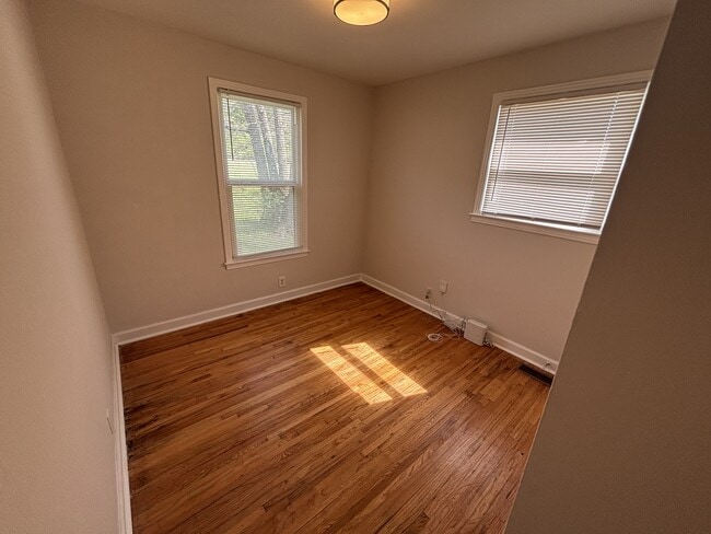 Photo - 2718 Oakwood Ave