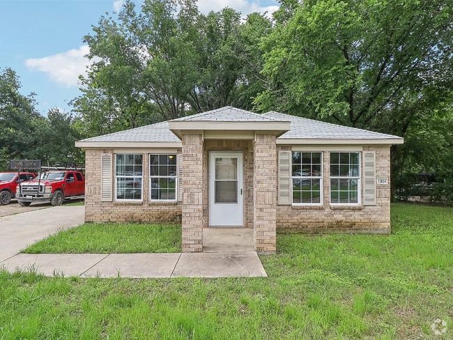 Building Photo - 12824 Seagoville Rd Rental
