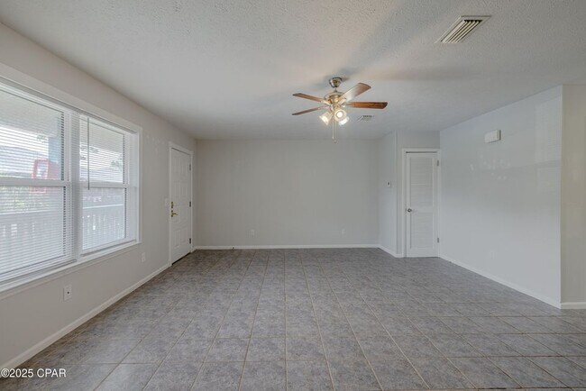 7813 N Lagoon Dr