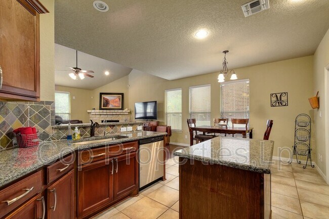 Photo - 1435 Sparrow Song