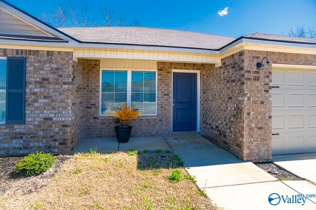 Photo - 110 Olde Hearth Rd