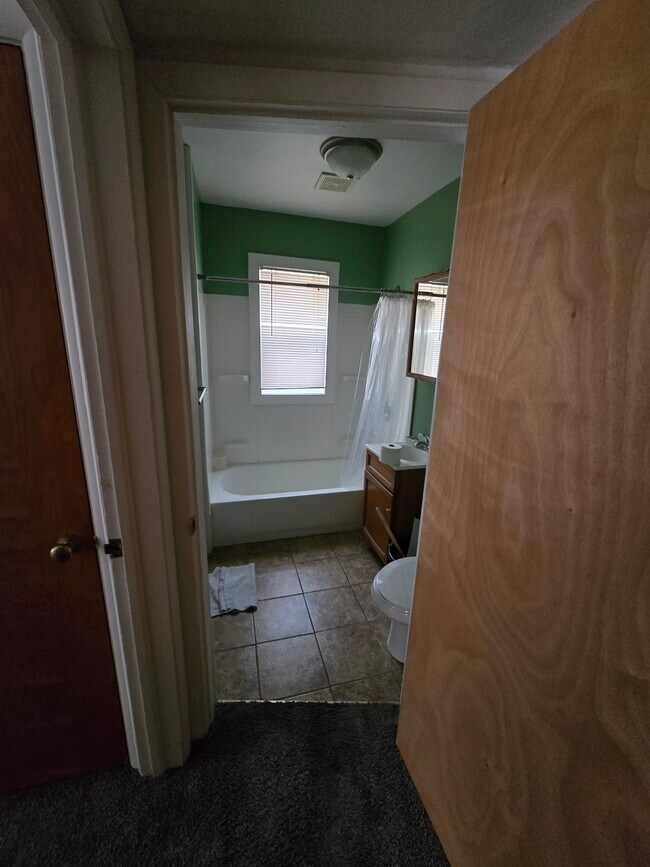 Photo - 323 Cherokee Ln