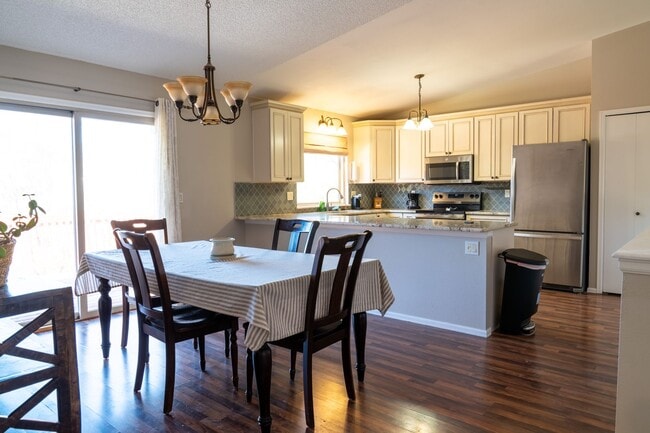 Photo - Fully Furnished 4 Bedroom Home Near Quail Lake!!!! MUST SEE!