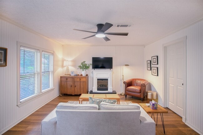 Photo - 212 E Yell St