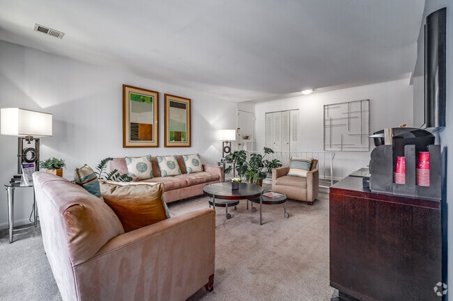 2BR, 2BA - 1,050SF - Living Room