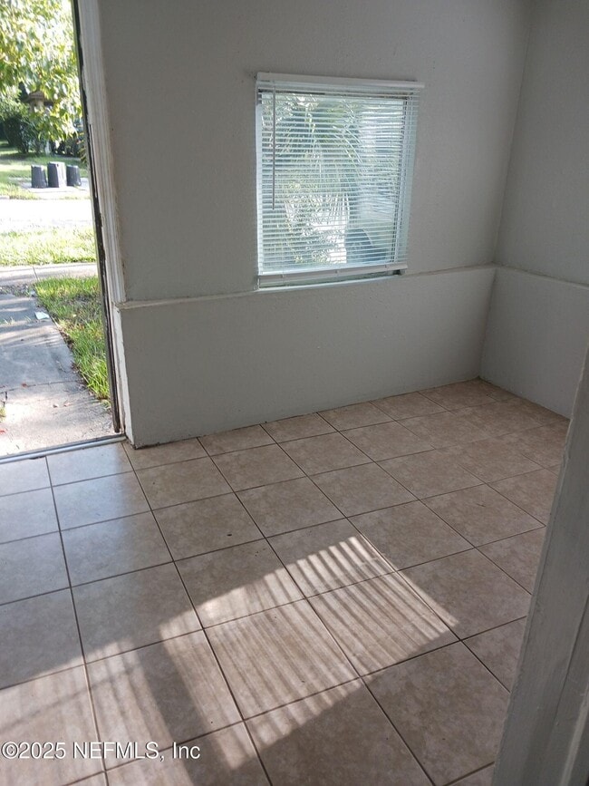 Photo - 2370 Commonwealth Ave