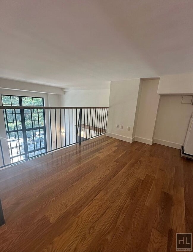 Photo - Bruckner Boulevard Unit 5V