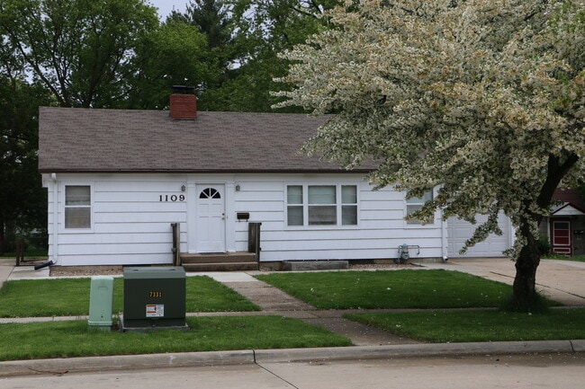 Building Photo - 1109 W 20th St Rental