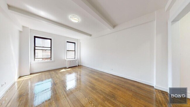 Building Photo - 156 E 37th St Unit 2D Rental