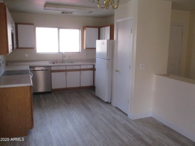 Photo - 2350 E Spruce Dr