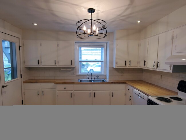 Photo - 658 Grand St Unidad Apt 102