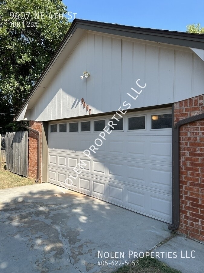 Photo - 9607 NE 4th St