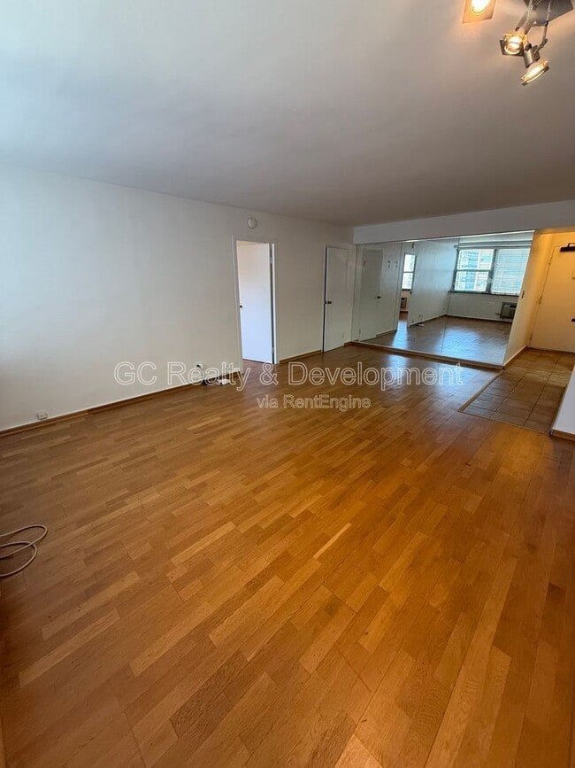 Photo - 253 E Delaware Pl Unit 19c