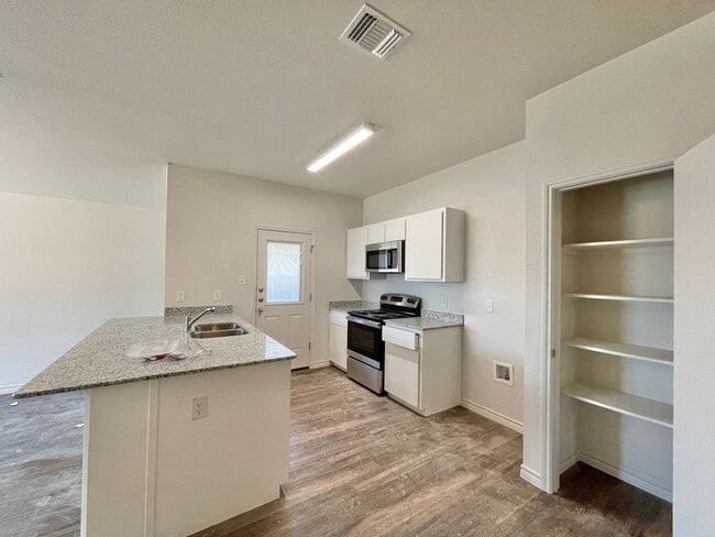 Photo - 1704 Clovis Dr