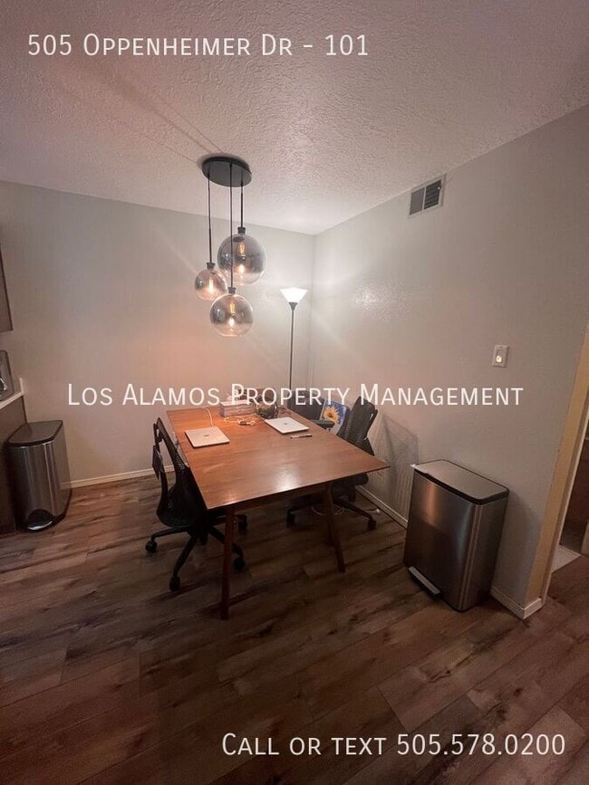 Photo - 505 Oppenheimer Dr