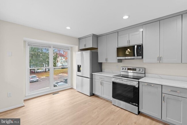 Building Photo - 13920 Baton Rouge Ct