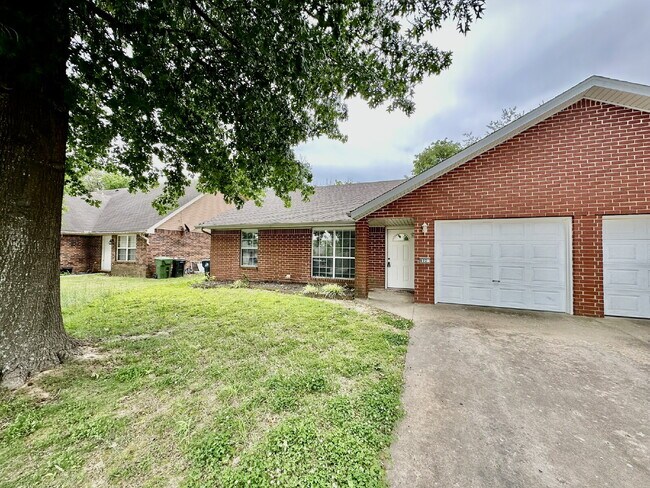 Photo - 800 E Kara Ln.