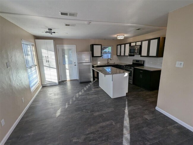 Photo - 5807 Cherry Park