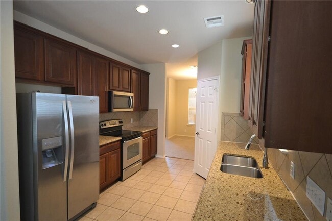 Photo - 409 Riverine Way