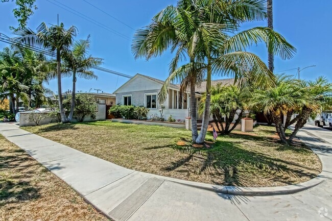 Building Photo - CHARMING, BRIGHT & AIRY HOME ON LARGE CORN...