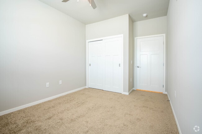 3BR, 2BA - 1271SF