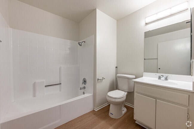 1BR, 1BA, - 515SF - Bathroom