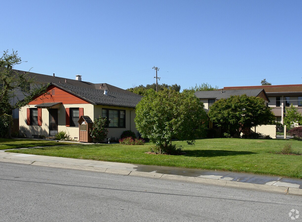 Photo - 1047 Noel Dr