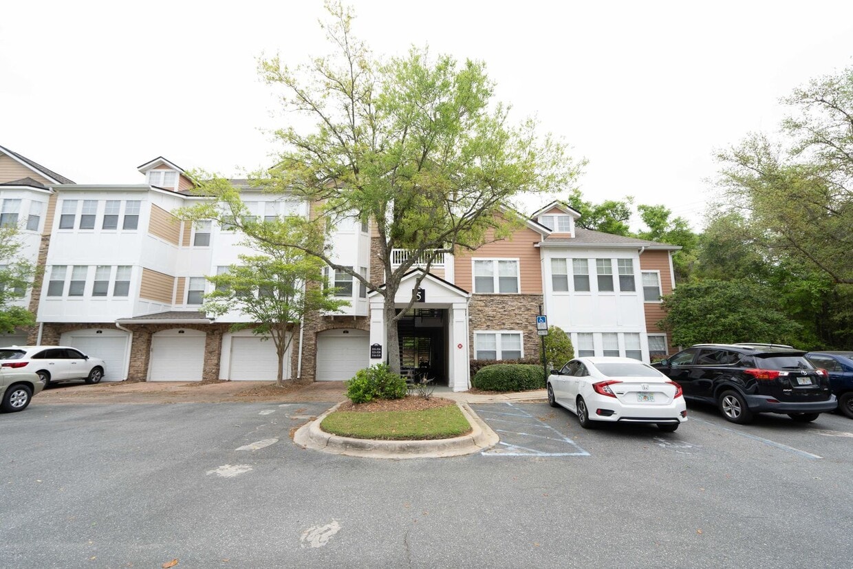 2/2 with Loft in very popular NE Barringto... - 2/2 with Loft in very popular NE Barringto...