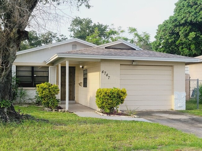 Building Photo - Charming Four Bedroom One Bathroom House p...