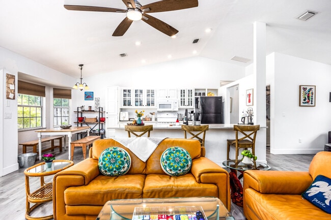 Photo - 4726 NW 27 Pl Unit SI ID1359122P