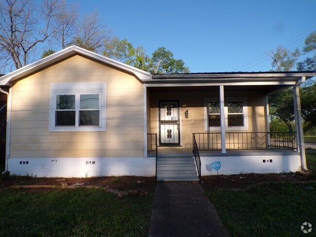 Building Photo - 1400 19th Pl SW Rental