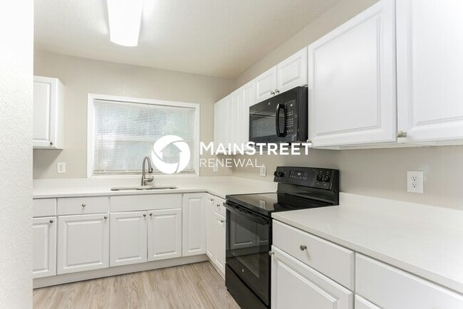 Photo - 3 Bedroom Pet-Friendly Home in St Petersburg, FL with Main Street Renewal