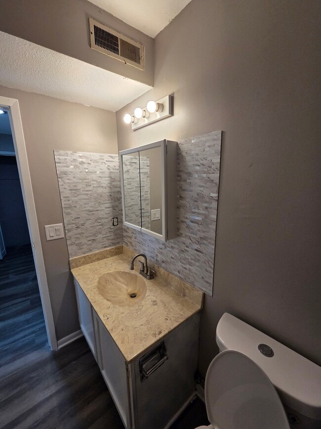 Photo - 905 W 11th St N Unit 204