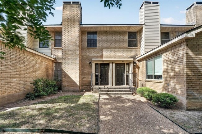 Building Photo - 8400 Jamestown Dr Unit 512