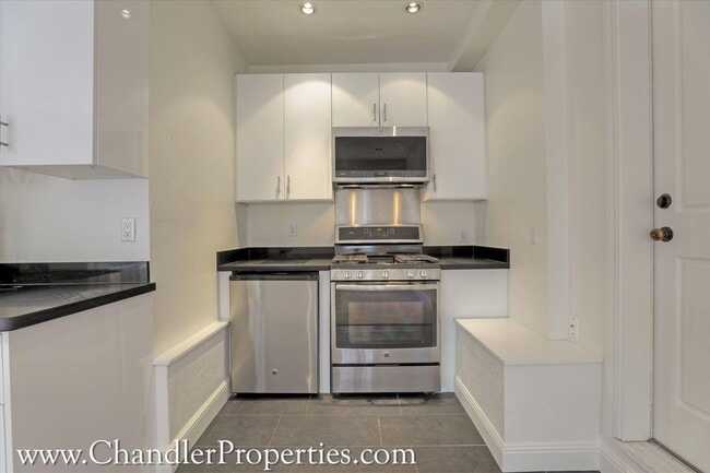 Photo - 3217-21 Gough Street Apartments Unit 3217