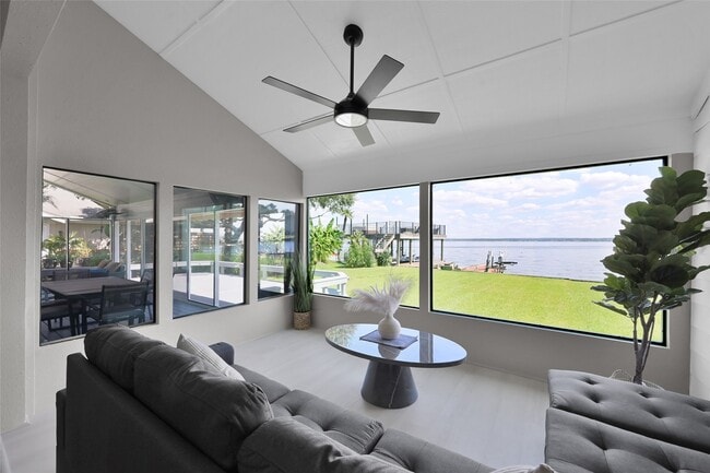 Photo - 39 Lakeview Village