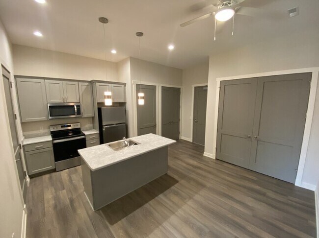Photo - 405 W Milwaukee St Apartments Unit 204