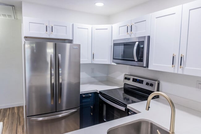 Photo - 2301 E University Dr