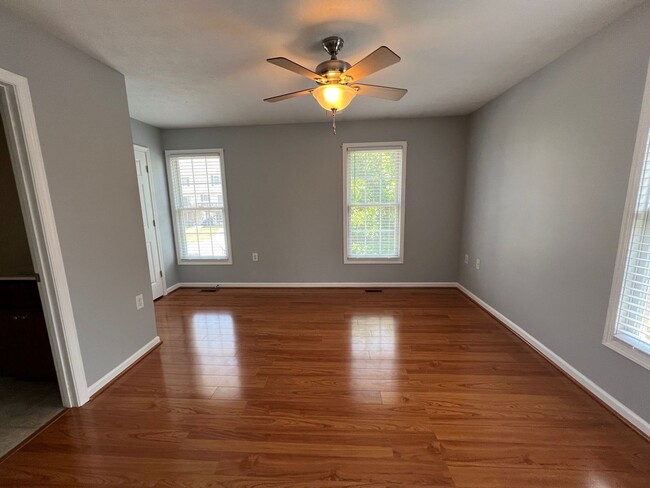 Photo - End Unit Towhouse with 2 Suites and Fenced...