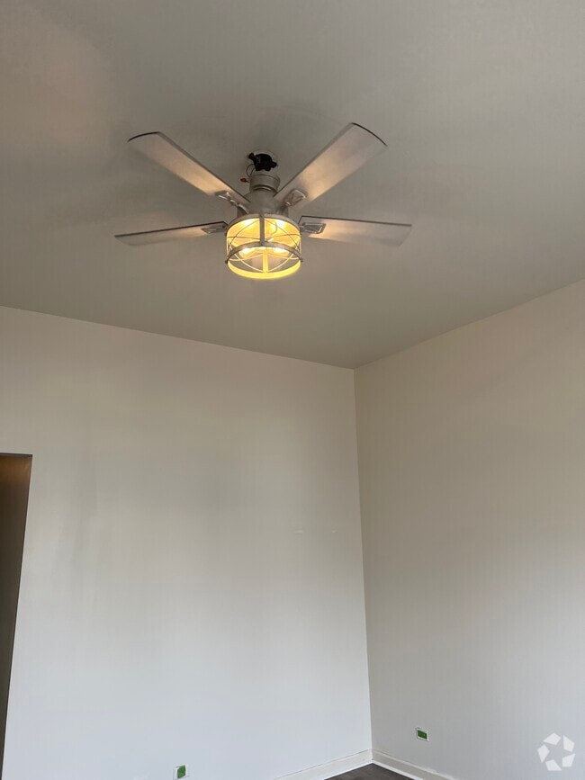 Building Photo - 1813 W 21st Pl Unit 1F Rental