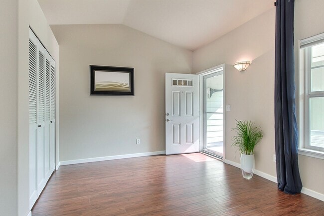 Photo - 1451 Thompson Cir