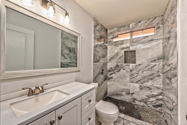 Photo - 7767 Parnell Ave