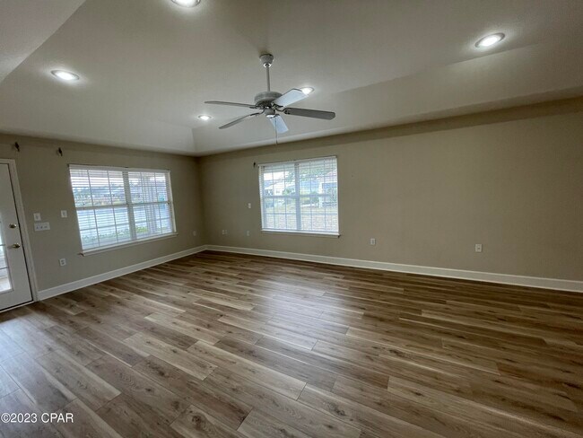 Photo - 114 Lakeridge Dr