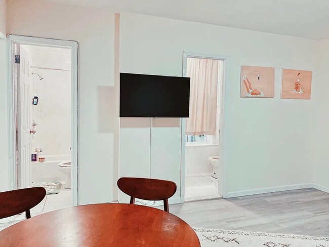 Photo - Furnished room/NOT APARTMENT Unit 3FL