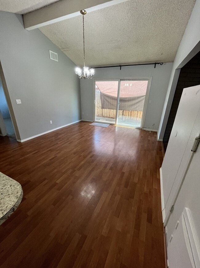6936-6936 Sutro Ct Unidad 2BD