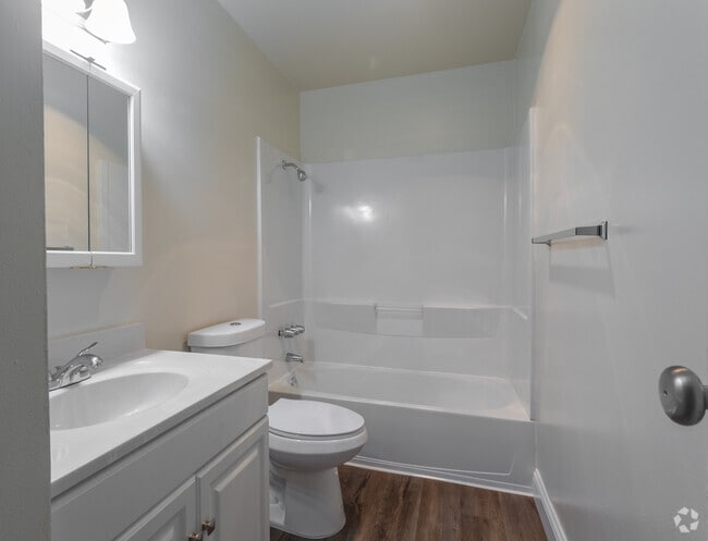 1BR, 1BA - 600SF