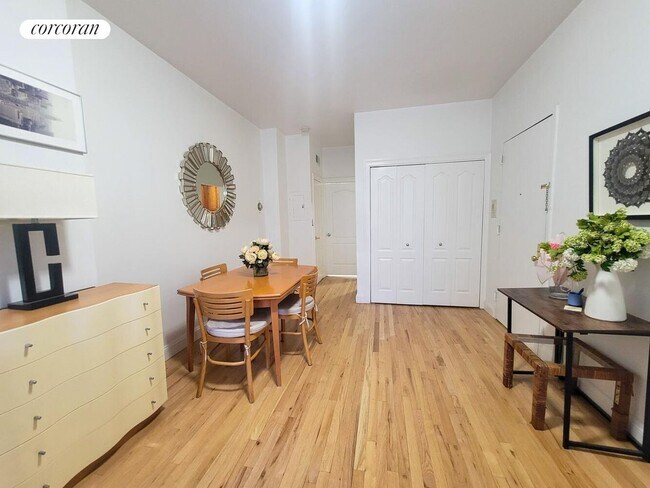 Photo - 344 E 51st St