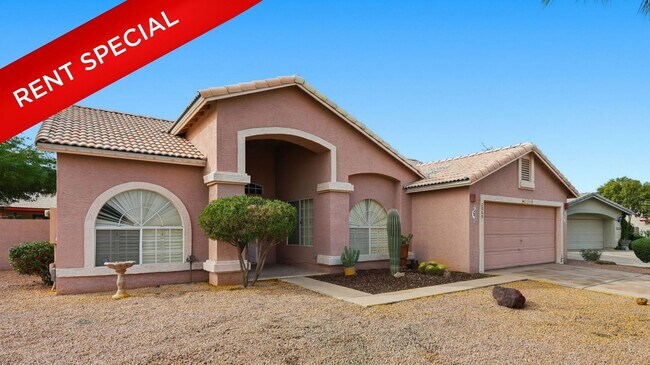 Building Photo - Where Character Takes Center Stage! Now Offering $500 Off First Month’s Rent!